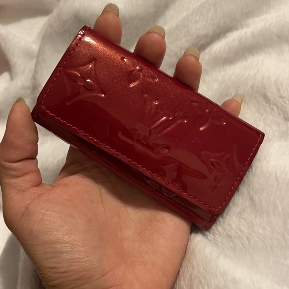 ⚜️ Louis Vuitton
4 Key Holder Monogram Vernis - Picture 2 of 12